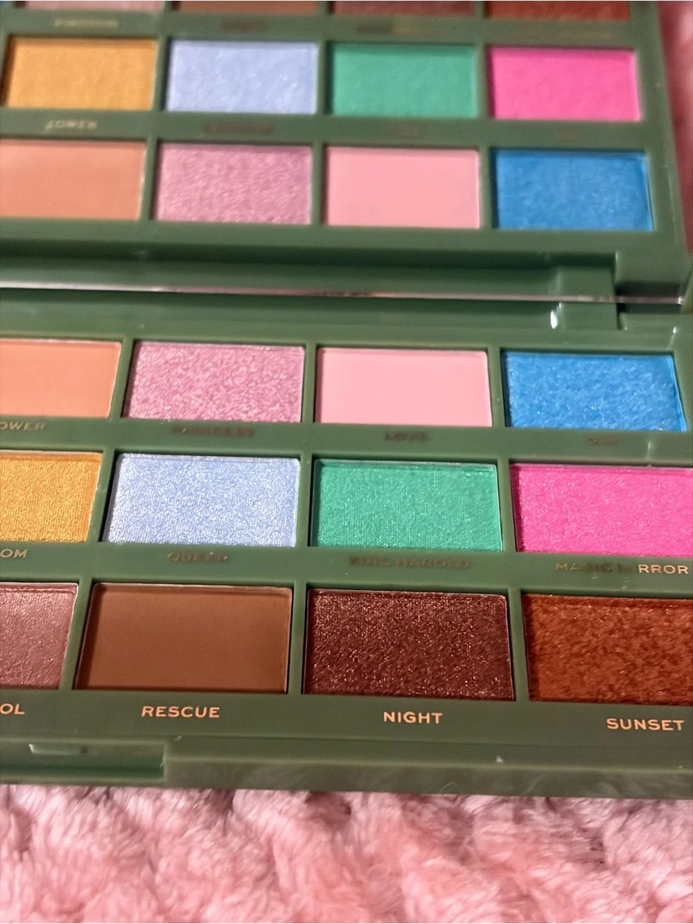 Shrek x I Heart Revolution Shadow Palette- Fiona